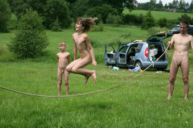 Pure nudisme galerie premium famille naturisme photo [Loisirs Jeu de plein air]