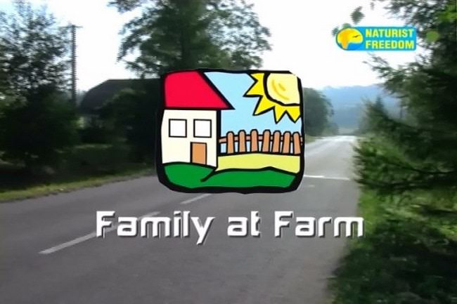 La famille naturisme vidéo  - Family at Farm [Games Outdoors] [720x576 | 00:56:05 | 682.36 MB]